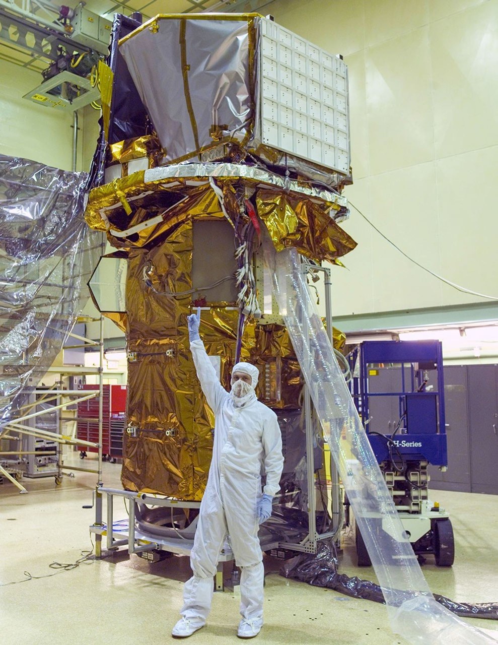 Neil Gehrels beside the Swift observatory in a clean room in 2003.